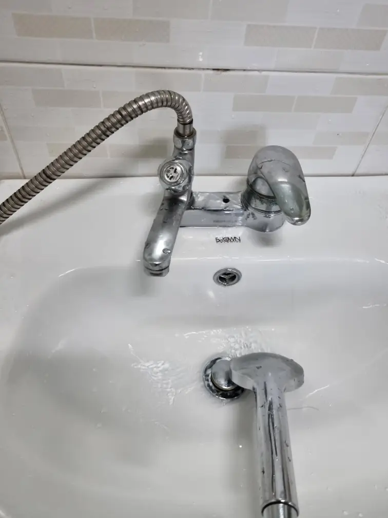 세면대 샤워겸용 수전 교체 - 편리함과 기능 업그레이드